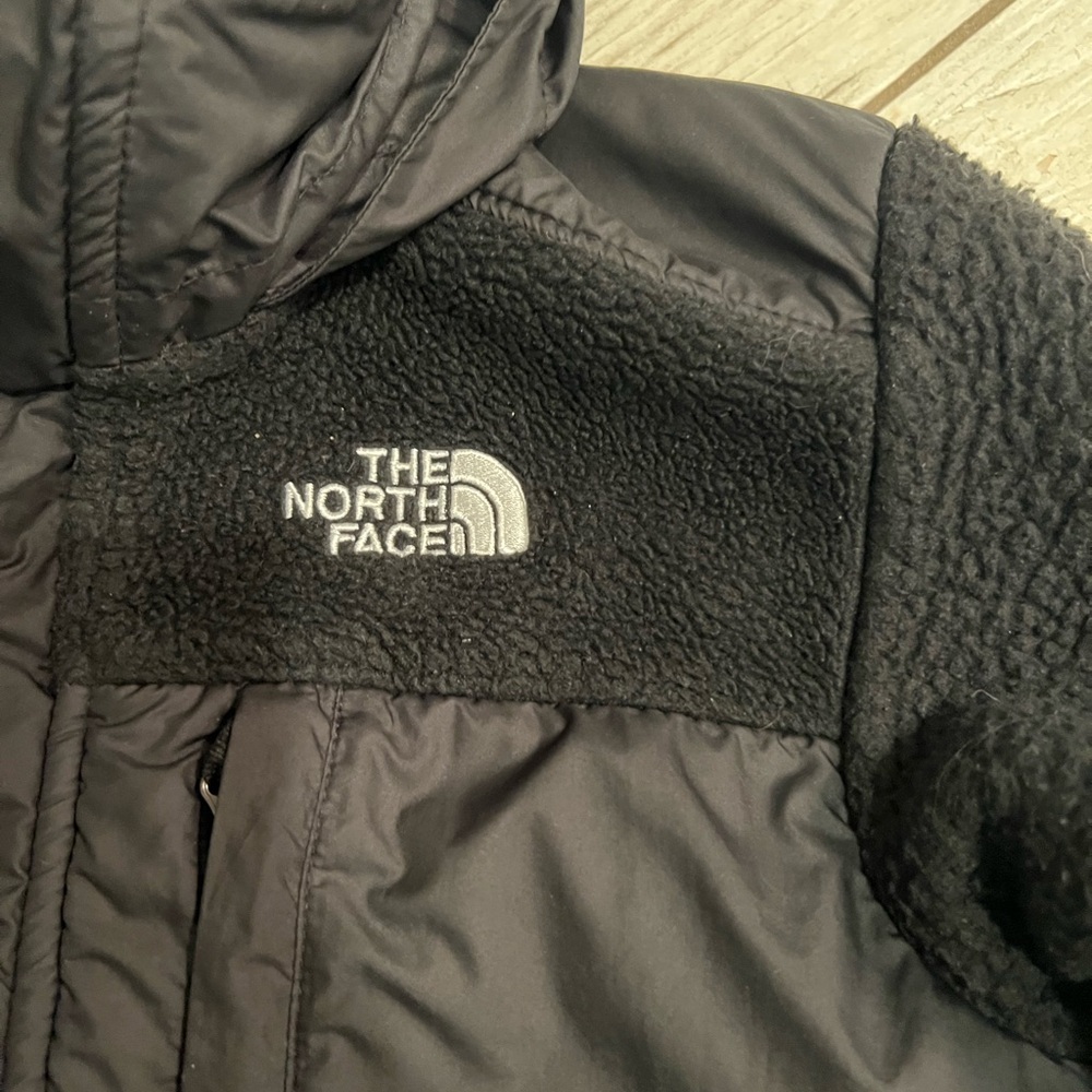The North Face Black Softshell Jacket - Picture 6 of 6